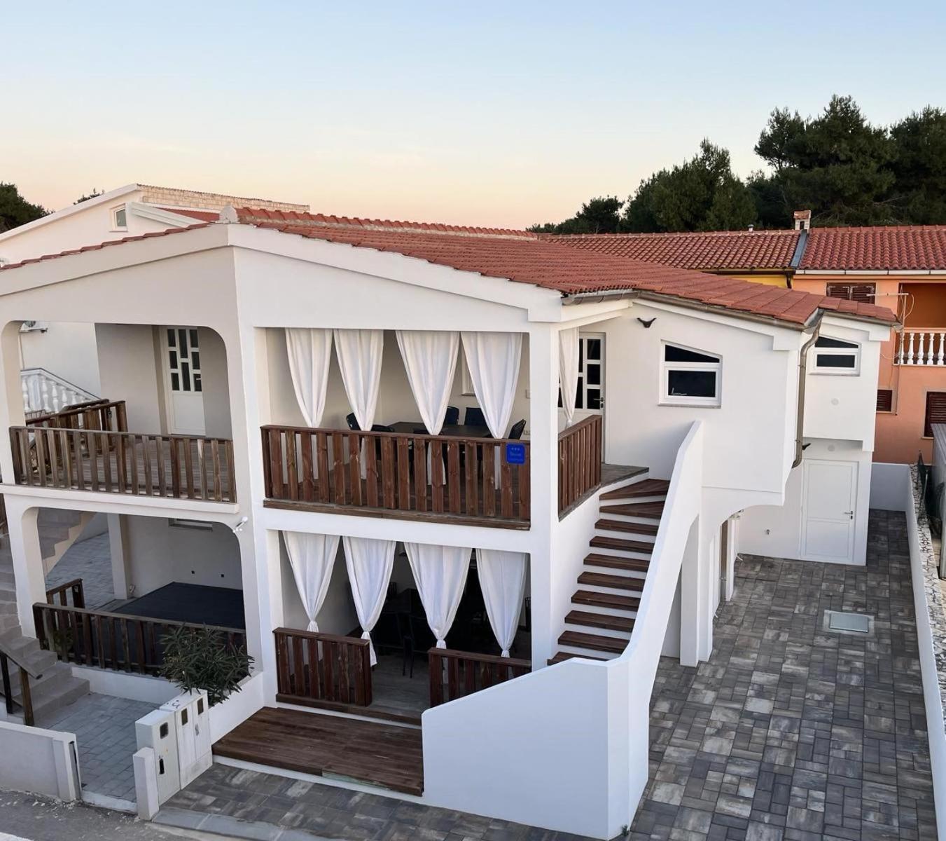 Sinisa Apartman Vir Exterior photo
