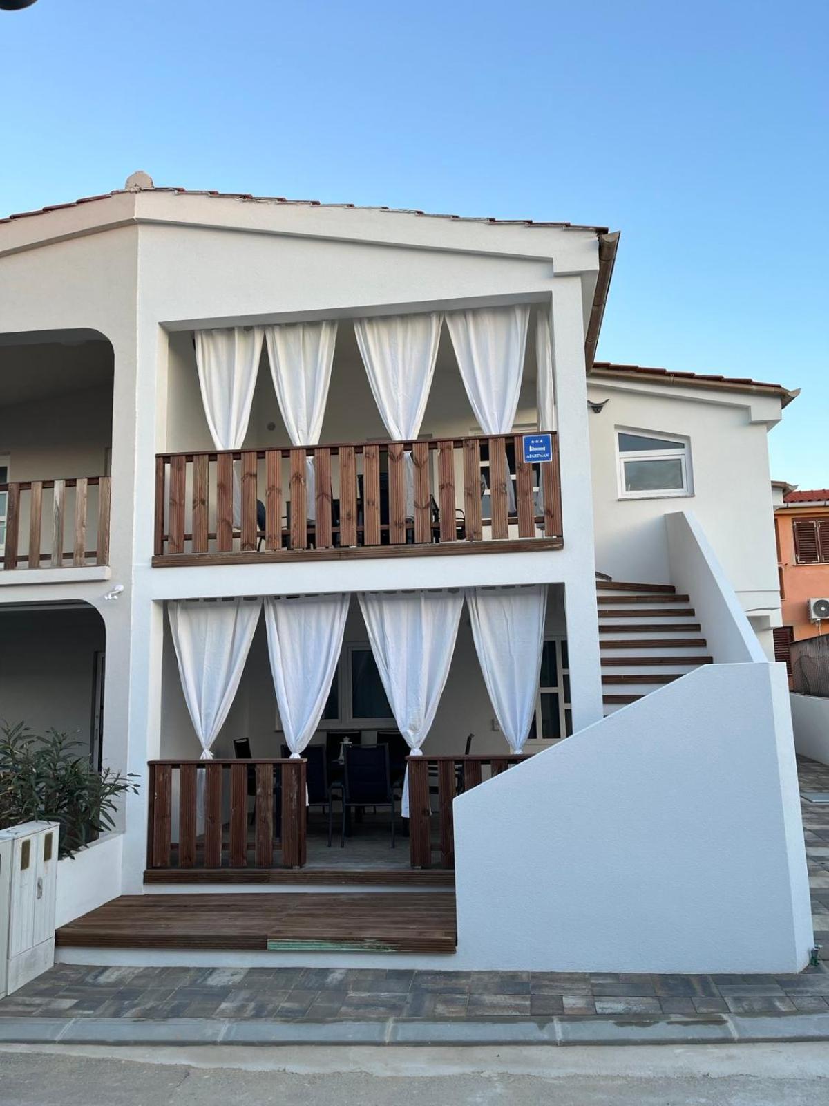 Sinisa Apartman Vir Exterior photo